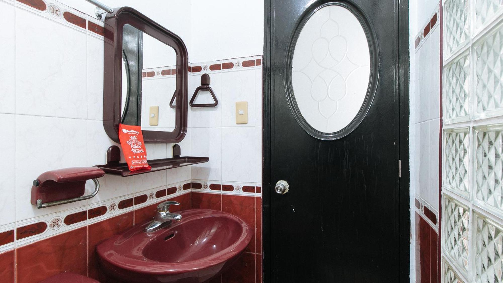 Reddoorz At Plus Villa Gloria Taguig Kültér fotó